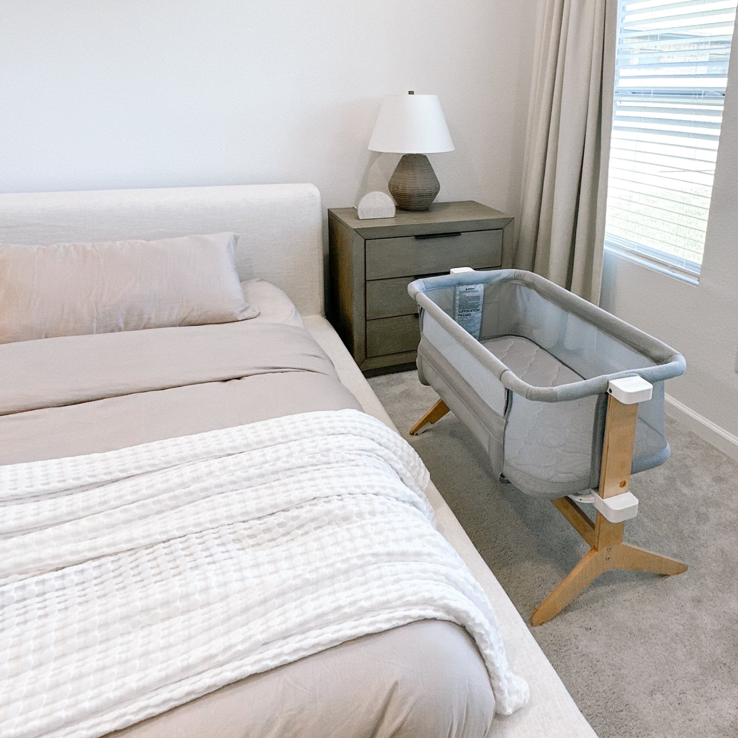 Bassinet & Bedside Sleeper + Waterproof Mattress