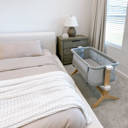 Bassinet & Bedside Sleeper + Waterproof Mattress
