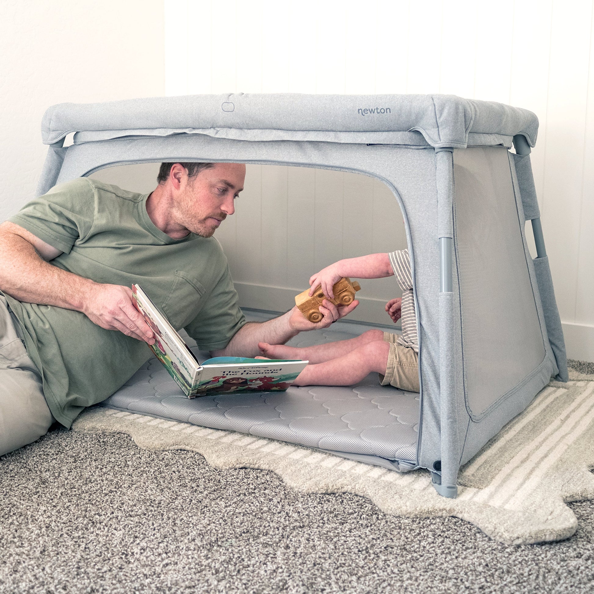 Bassinet & Bedside Sleeper + Deluxe Travel Crib